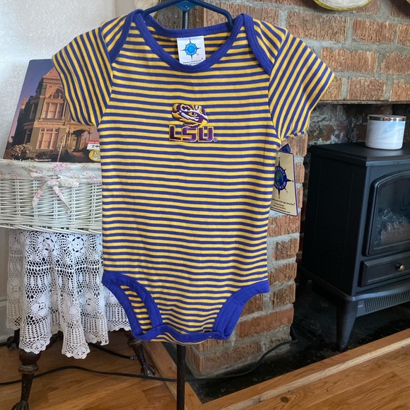 NWT CREATIVE KNITWEAR LSU TIGER ONESIE SIZE 6-9 months - Picture 6 of 16